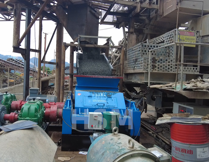 河卵石對輥制砂機多少錢一臺？